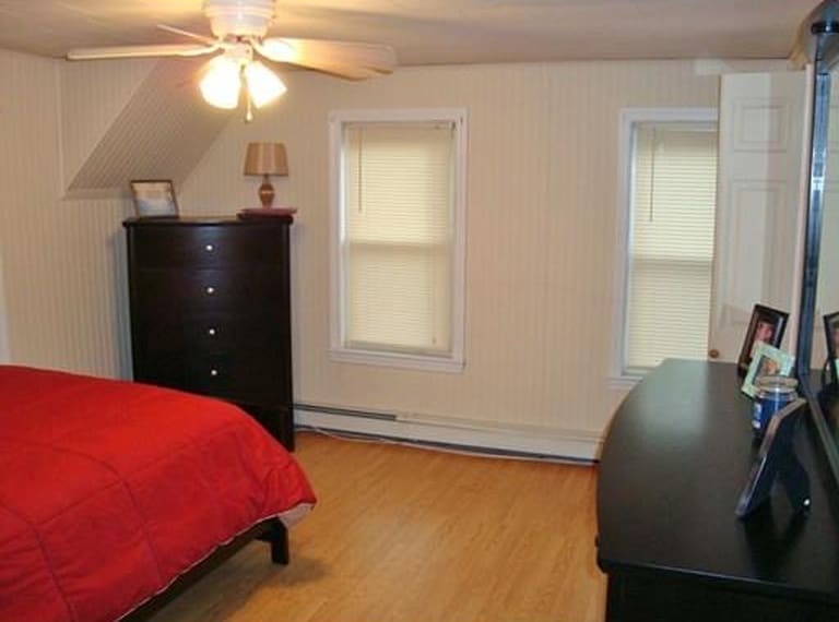 Building Photo - 8 Main St