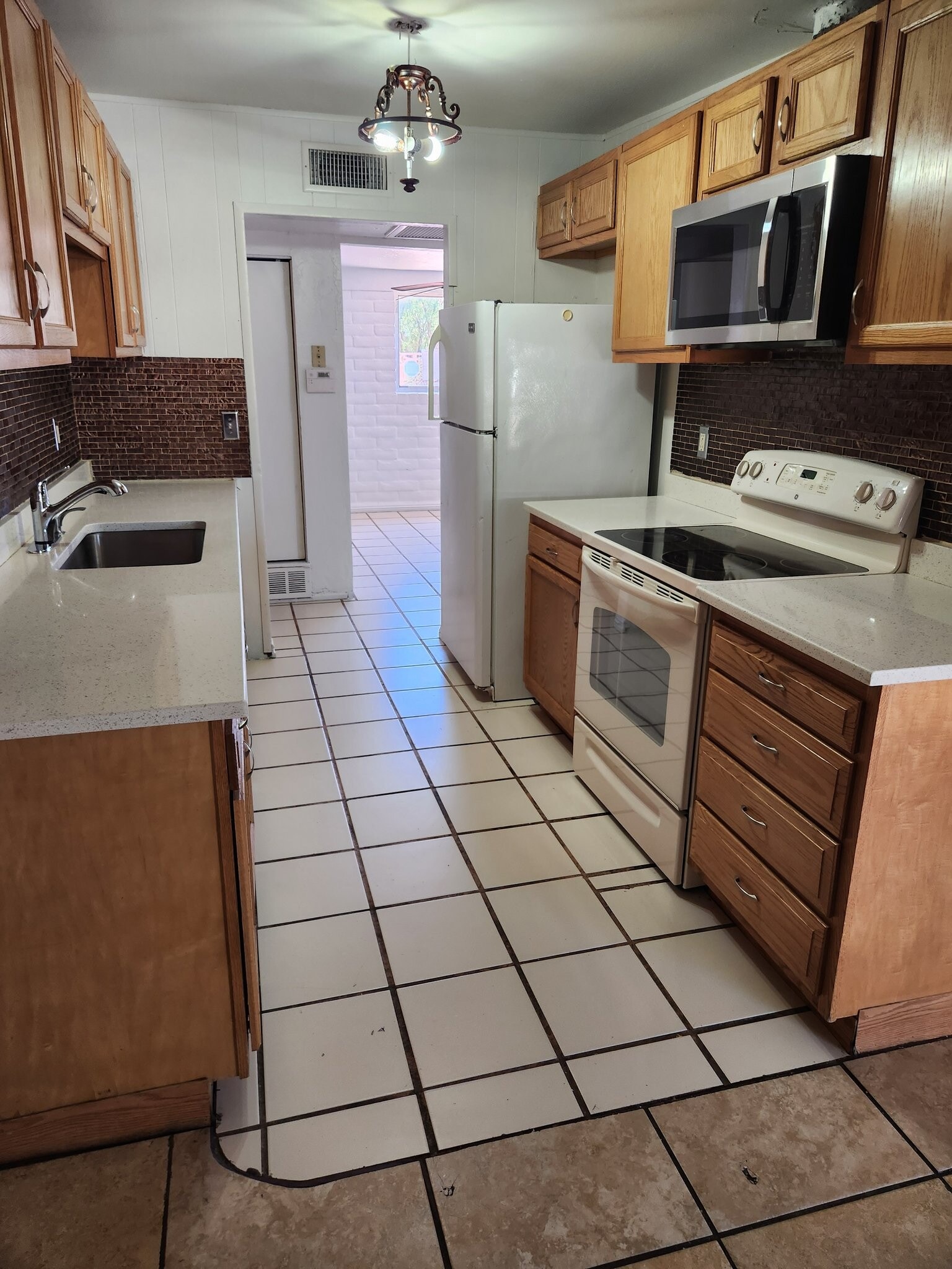 Building Photo - 6995 E Lurlene Dr