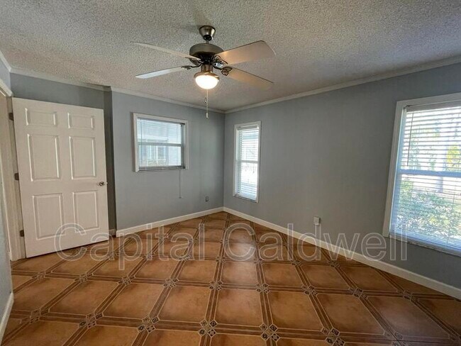 Building Photo - 12813 Starling Dr