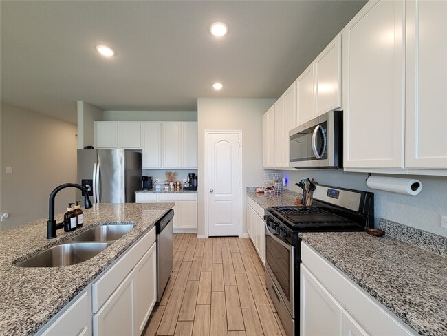 Building Photo - 24811 Crimson Pine Dr