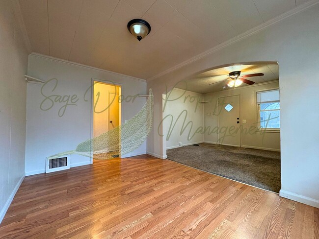 Building Photo - TWO BEDROOM HOME IN INDEPENDENCE!!!