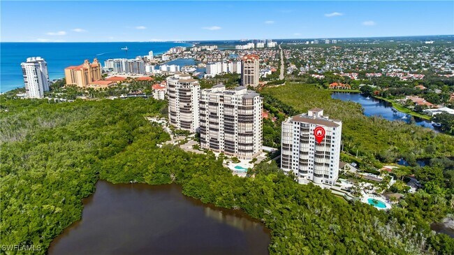 Building Photo - 8990 Bay Colony Dr