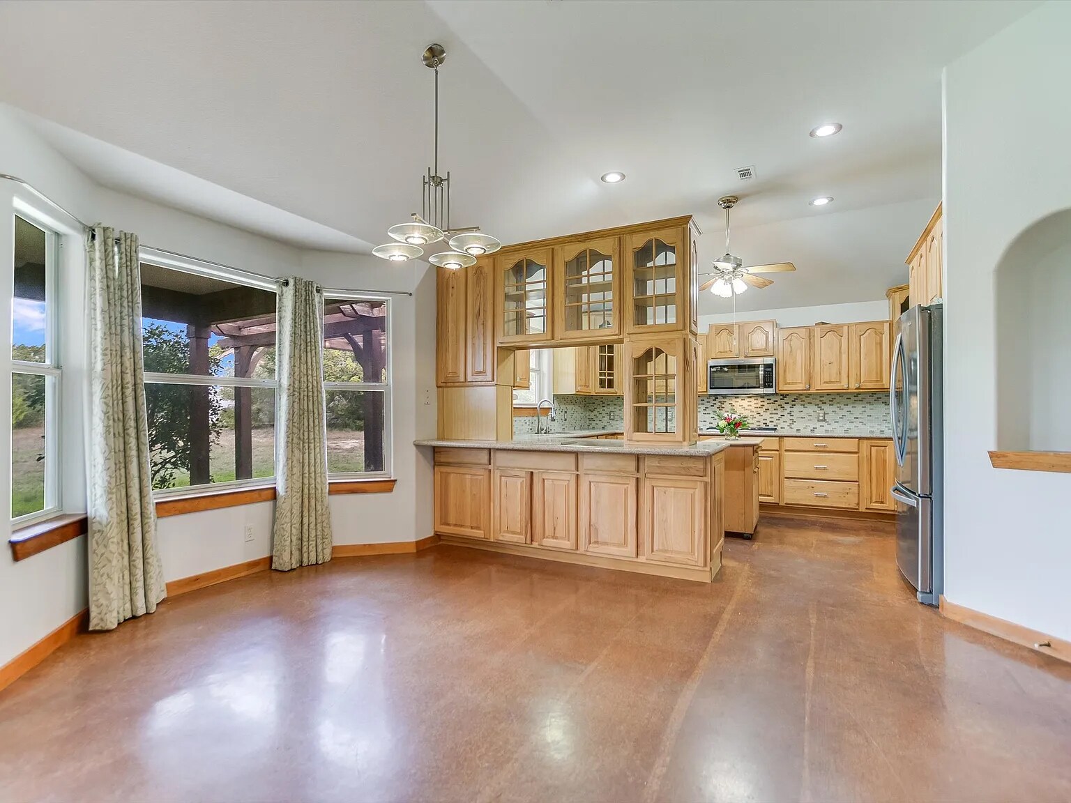 Building Photo - 1010 Foothills Dr