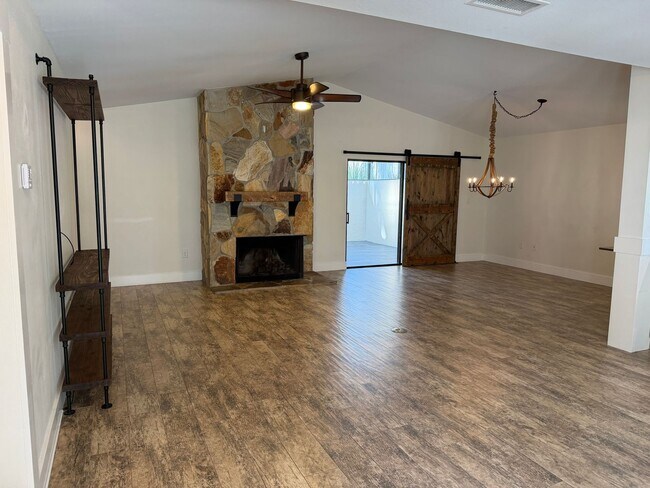 Building Photo - 6 Forest Ln