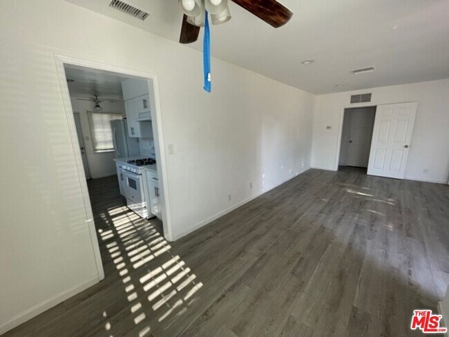 Building Photo - 5346 Rhea Ave