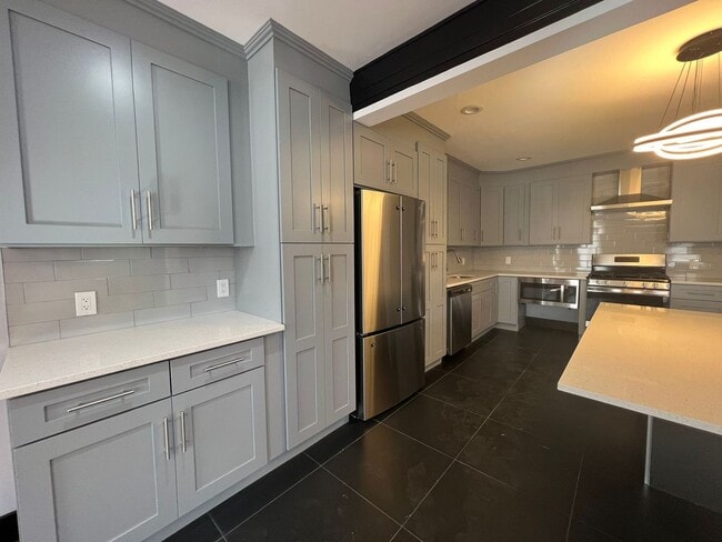 Building Photo - 306 Exchange