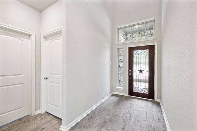 Building Photo - 1535 Giles Dr