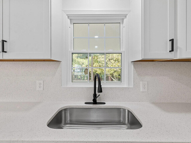 Building Photo - Lease OR Lease to Own