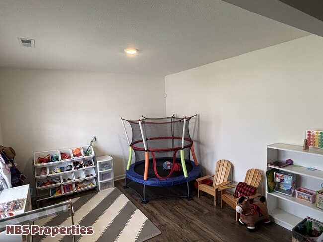 Building Photo - 7402 Cottontail St