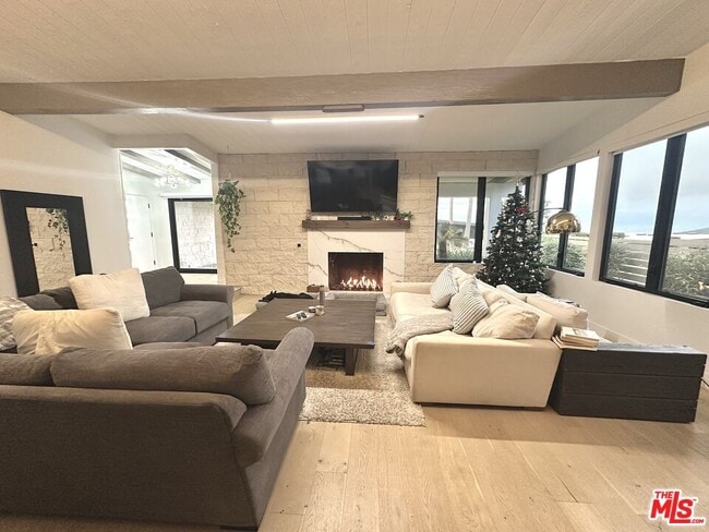 Building Photo - 1341 Charmel Pl