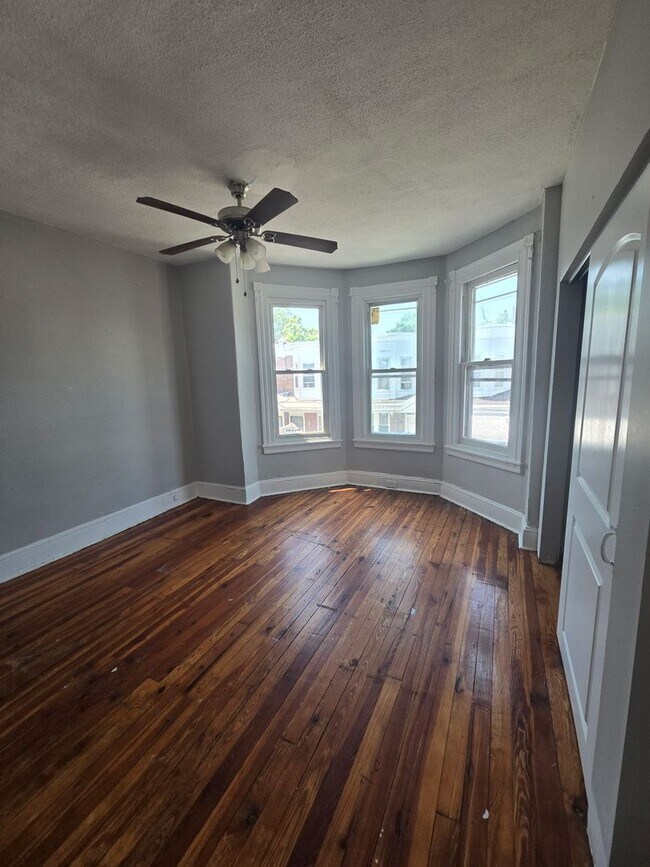 Building Photo - Beautiful 4-Bedroom Home with Central Air, Gas Heating  Laundry