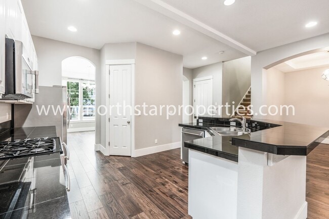Building Photo - 20462 SW Arnold Pl