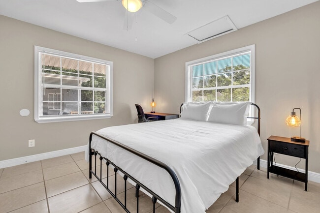 Building Photo - 905 Buena Vista Dr