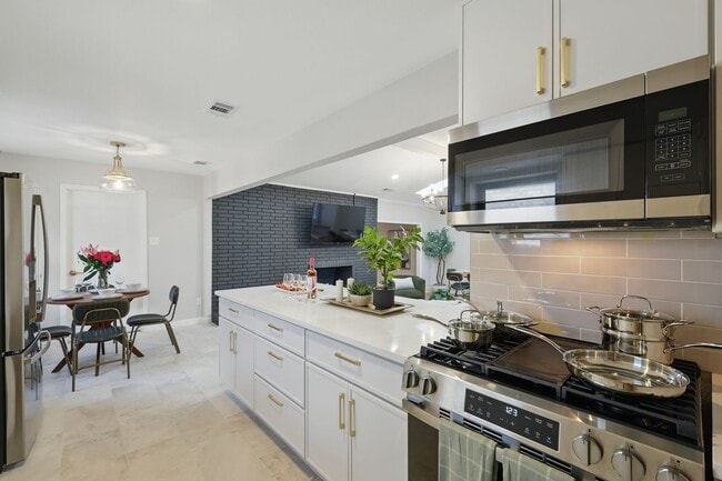 Building Photo - Luxury 5-Bedroom Retreat with Pool & Game Room