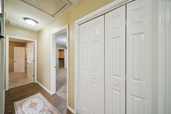 Building Photo - House for Rent 3 Bedrooms 2 Bath !!!!!