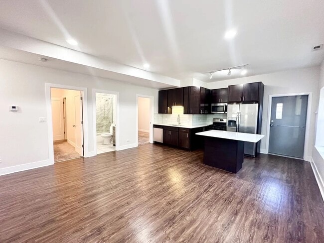 Building Photo - 2959 N Hamlin Ave