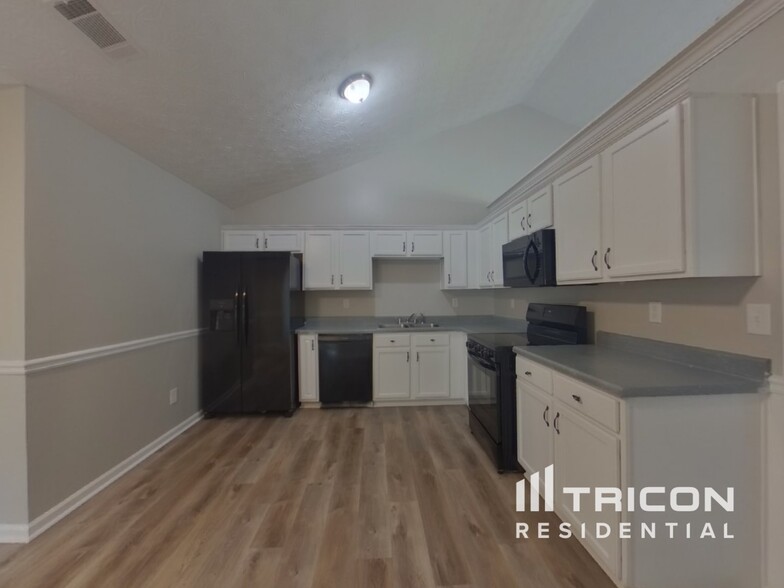 Building Photo - 170 Oak Hill Dr