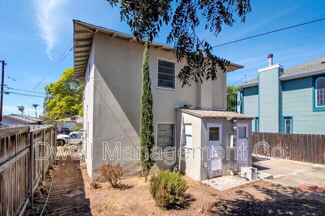 Building Photo - 4833 Cypress St