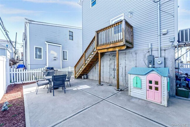 Building Photo - 98 Nebraska St