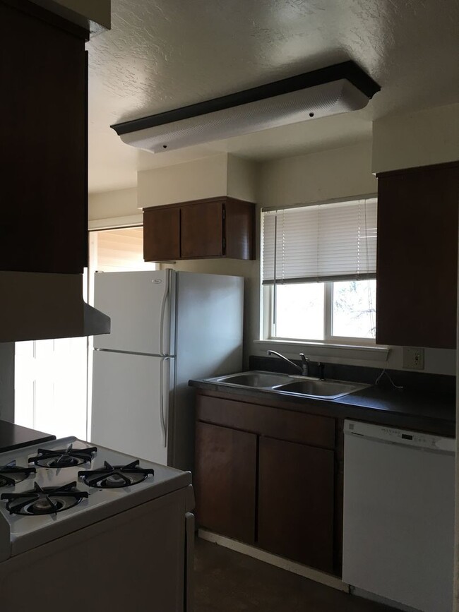 Building Photo - MF067-396/ 408 SE 7th- Tekk