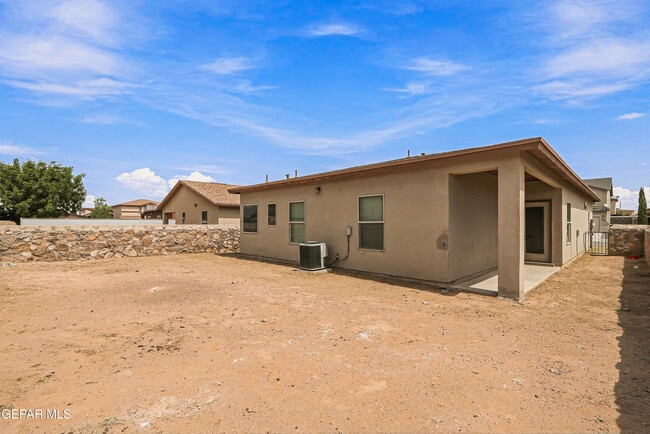 Building Photo - 7008 Faxon Dr