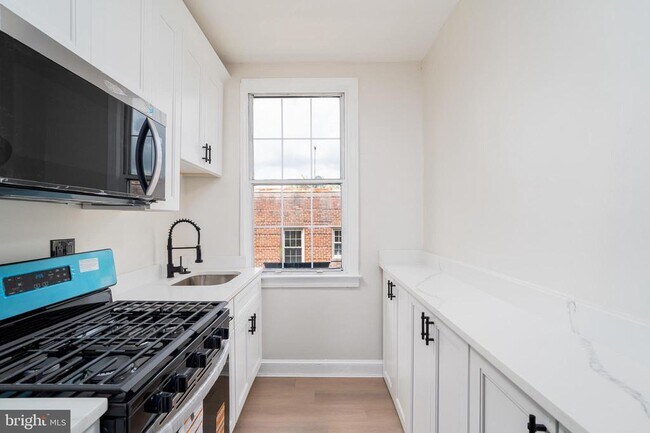 Primary Photo - 1404 Tuckerman St NW