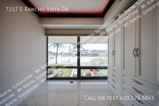 Building Photo - 7157 E Rancho Vista Dr