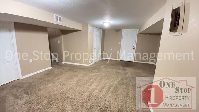 Building Photo - Huge 4 Bedroom, 2 Bathroom in Independence!