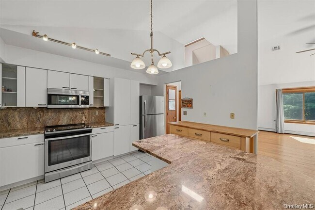 Building Photo - 383 NY-32