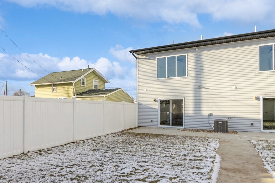 Building Photo - 415 C Ave NW