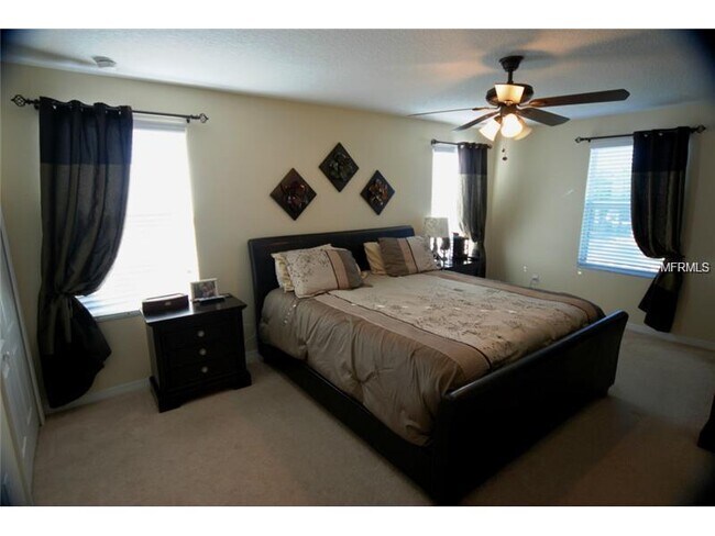 Building Photo - 3260 Retreat View Cir