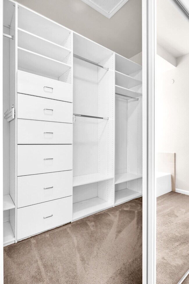 Building Photo - Move-In Ready 4-Bed, 3-Bath Gem in a Covet...