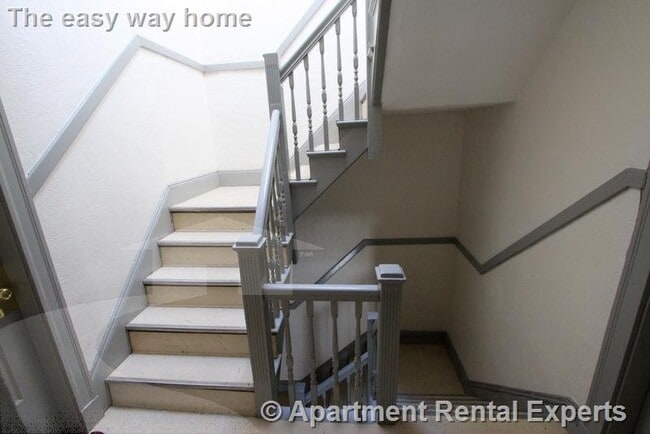 Building Photo - 43 Ivaloo St