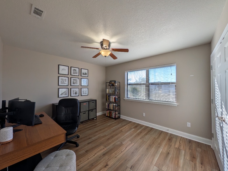 Building Photo - 810 Eglin Pkwy NE