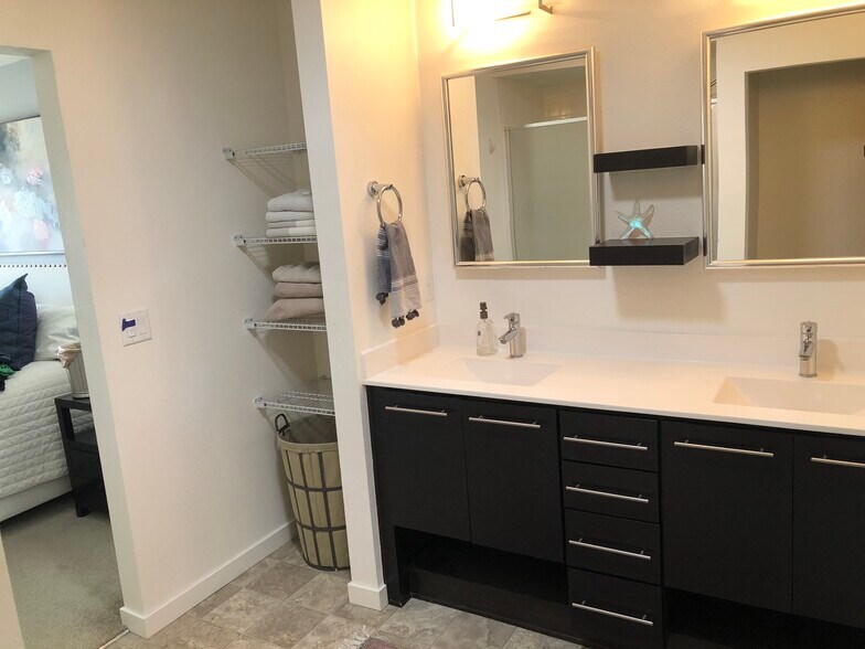 Master Bathroom - 9627 Dunning Cir