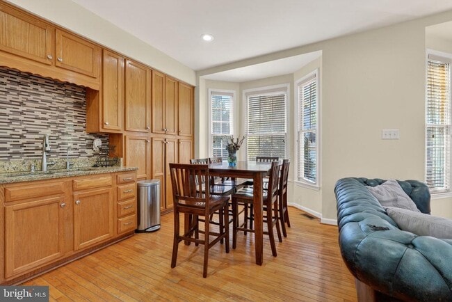 Building Photo - 8010 Readington Ct