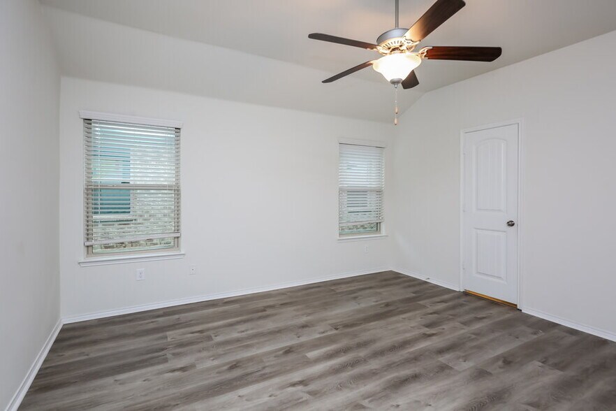 Building Photo - 625 Saguaro Dr