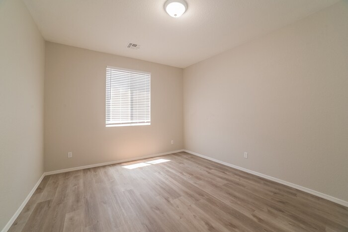 Building Photo - 4210 S Mariposa Dr