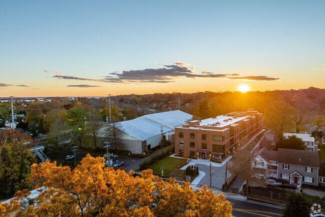 The Station House - The Stationhouse in Greenwich