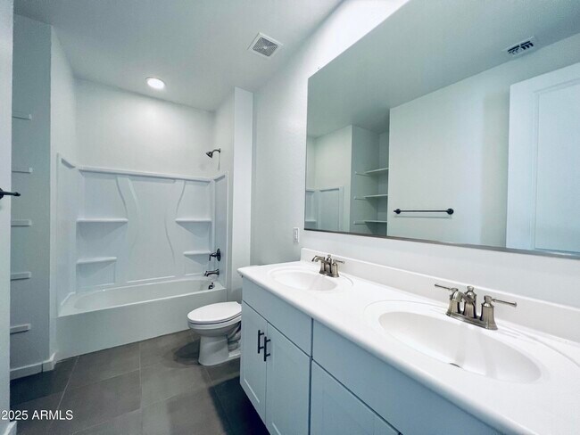 Building Photo - 12647 W Country Club Trail