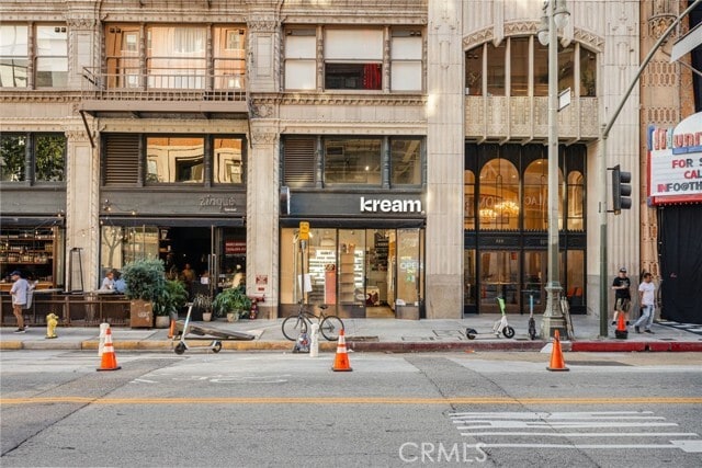 Building Photo - 939 S Broadway