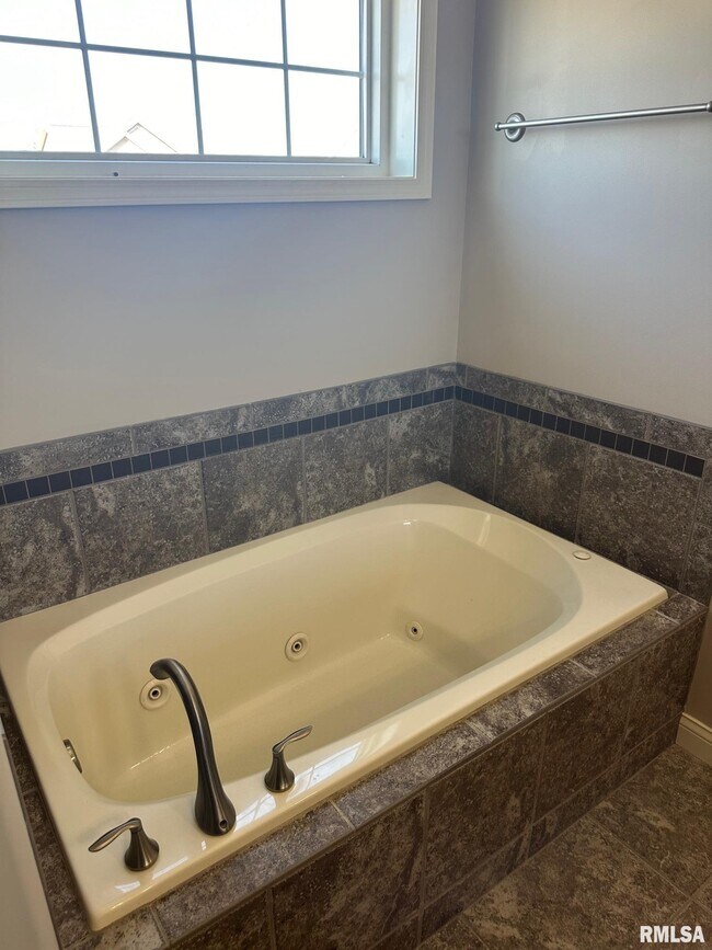 Building Photo - 11212 N Granite St