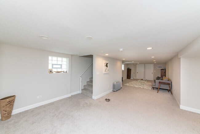 Building Photo - 426 S Elmwood Ave