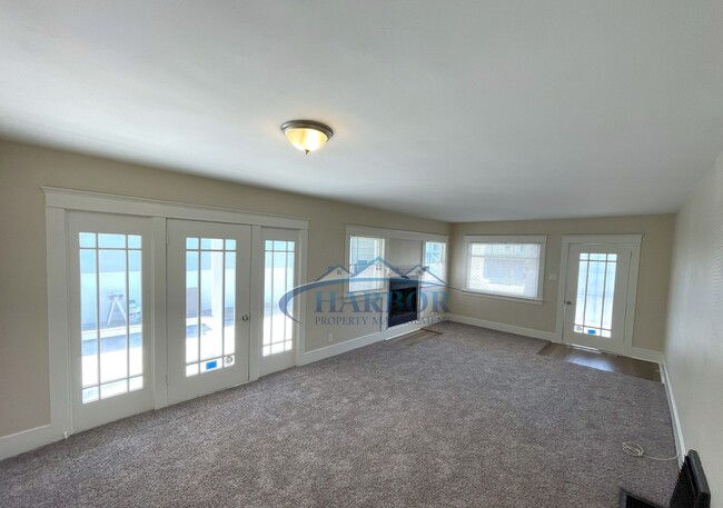 Building Photo - Beautiful 3-Bedroom Home with Spacious Liv...