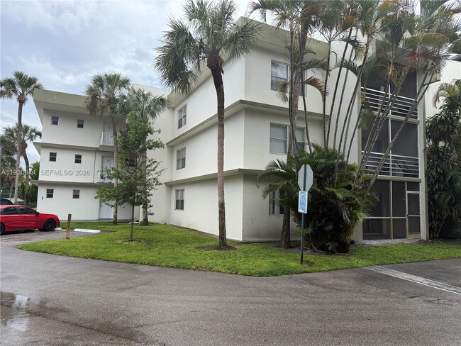 Building Photo - 4235 N University Dr