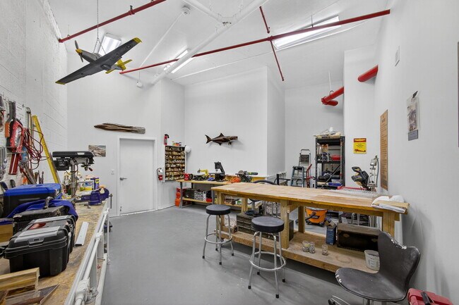 Building Photo - 1300 Jimmy Buffett Mem Hwy