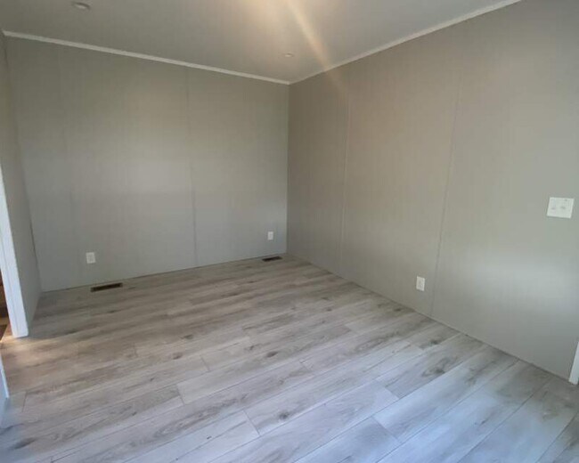 Building Photo - 518 Murray Dr