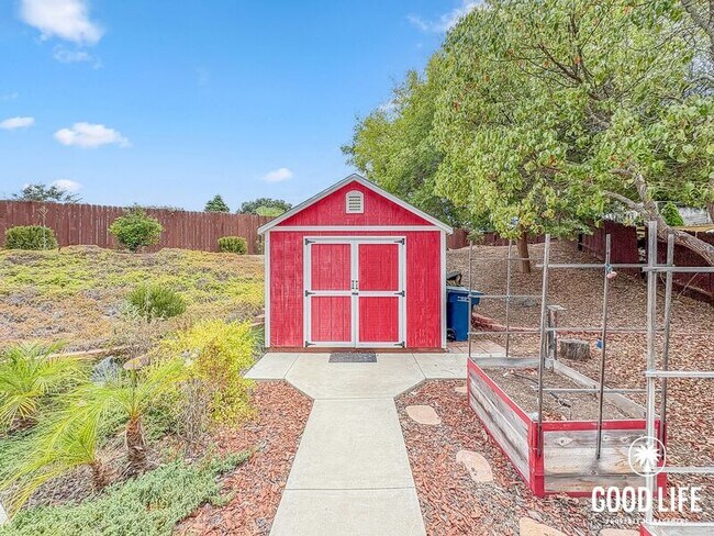 Building Photo - 2104 N Mammoth Pl