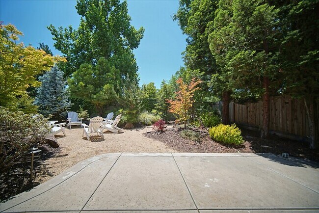 Building Photo - Beautiful Highland Reserve home 4 bedroom,...