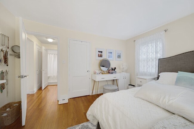 Building Photo - 926 Massachusetts Ave